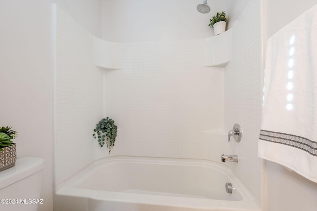 bathroom featuring toilet and shower / tub combination