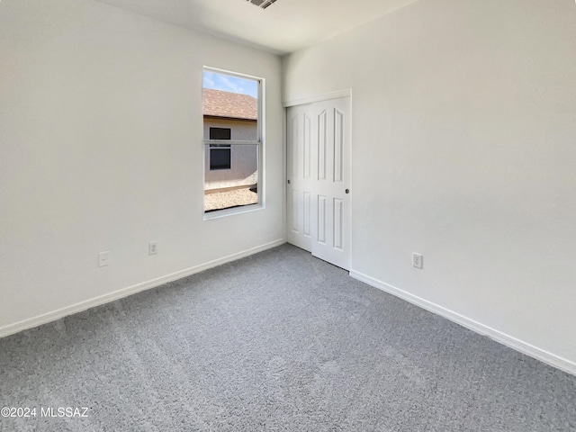 unfurnished room with carpet