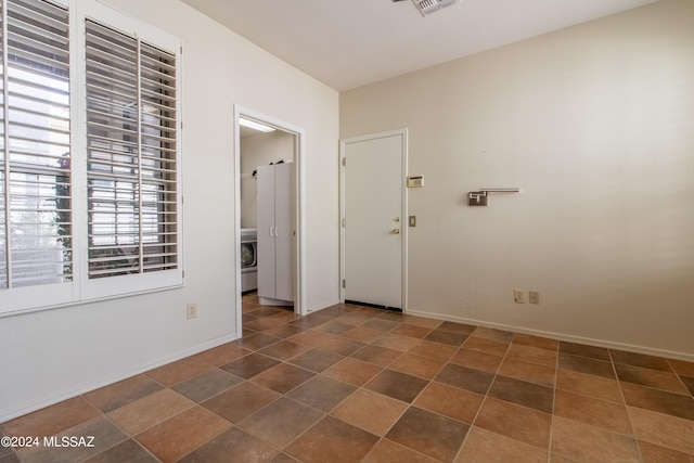 empty room featuring washer / dryer