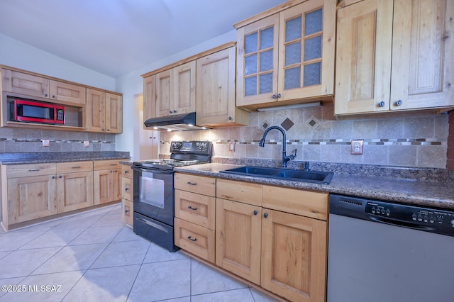 kitchen with decorative backsplash, appliances with stainless steel finishes, sink, light brown cabinets, and light tile patterned floors