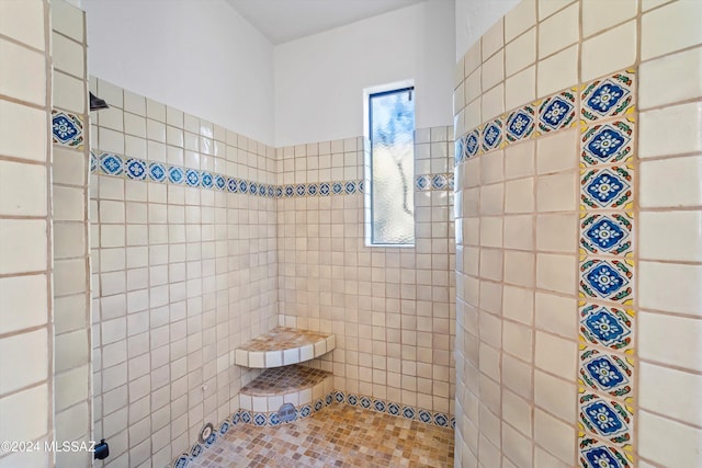 bathroom featuring tiled shower