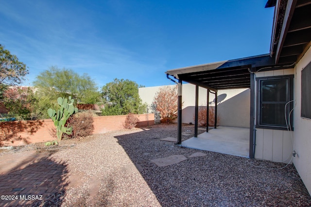 view of yard featuring a patio