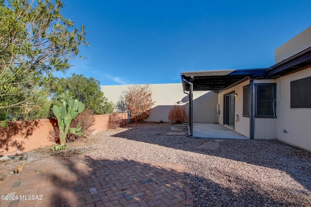 view of yard featuring a patio