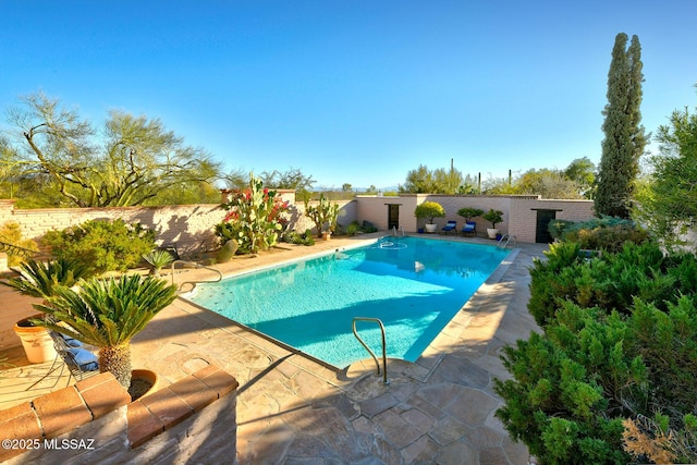 view of swimming pool