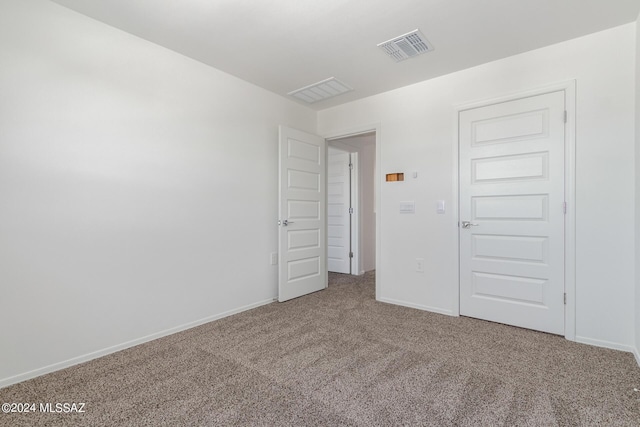 unfurnished room with carpet flooring