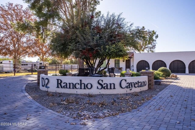 view of community / neighborhood sign