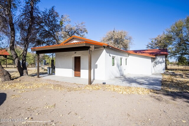 view of front of property with a patio area