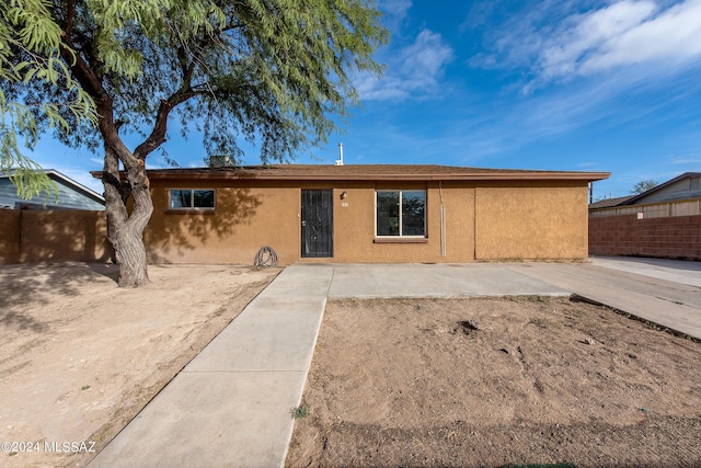 view of front of property