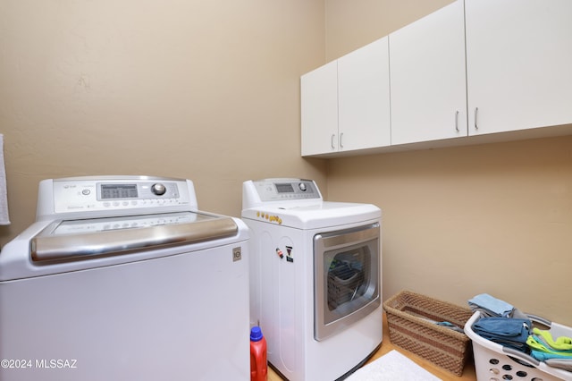 laundry room with cabinets and independent washer and dryer