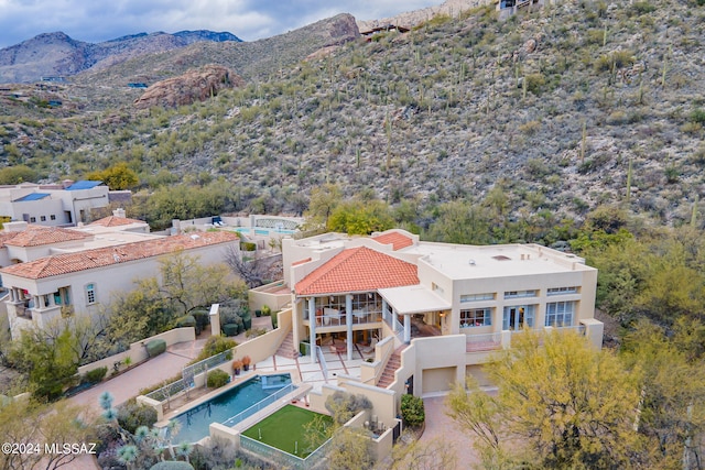 birds eye view of property featuring a mountain view