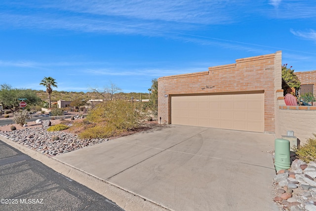 view of front facade featuring a garage