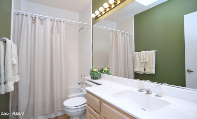 full bathroom featuring shower / bath combo with shower curtain, vanity, and toilet