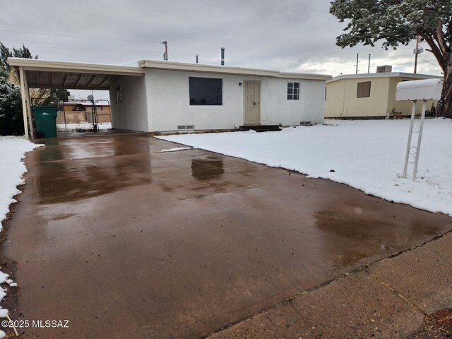 view of front of property featuring a carport