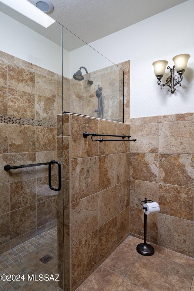 full bathroom featuring a stall shower