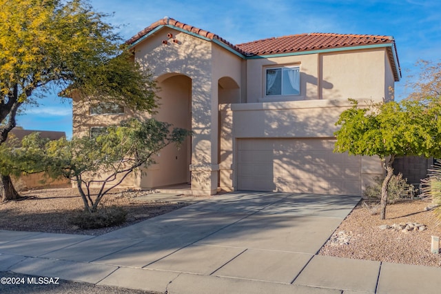 view of front facade featuring a garage