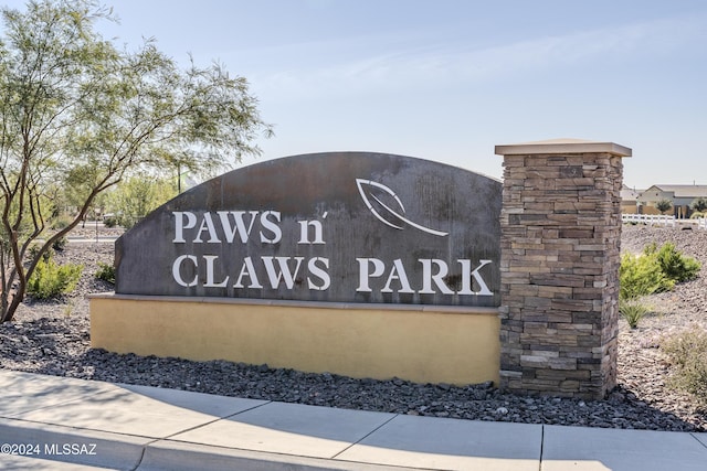 view of community / neighborhood sign