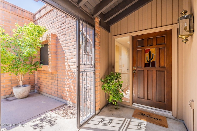 doorway to property with covered porch