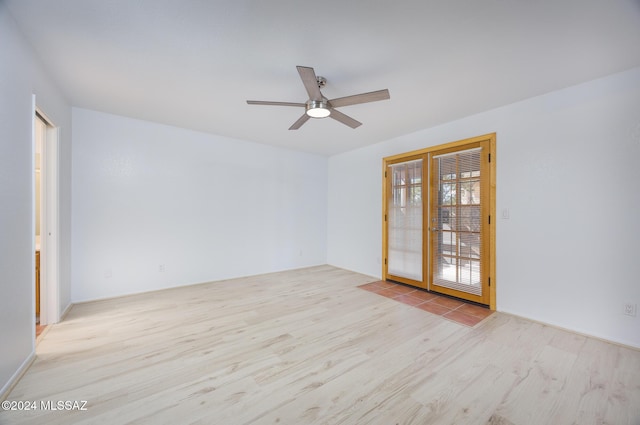 empty room featuring light hardwood / wood-style flooring and ceiling fan