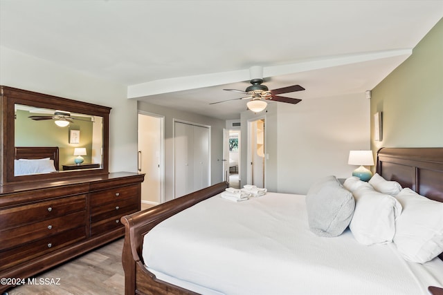 bedroom with light wood-type flooring, a closet, and ceiling fan