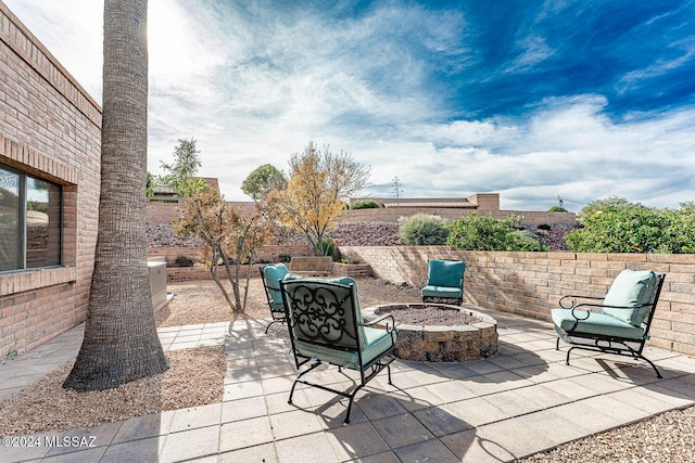 view of patio with an outdoor fire pit