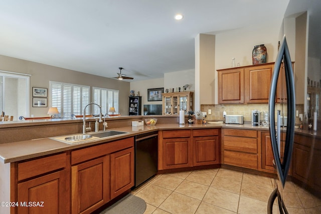 kitchen featuring kitchen peninsula, stainless steel fridge, ceiling fan, sink, and dishwasher