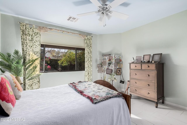 bedroom with ceiling fan