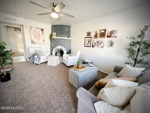 carpeted living room featuring ceiling fan