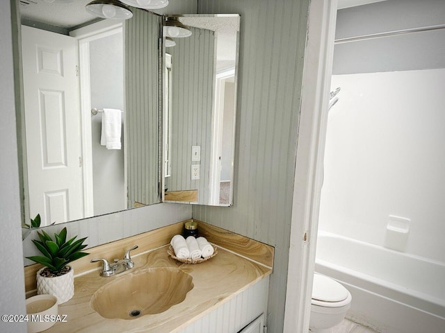 full bathroom with bathtub / shower combination, toilet, and vanity