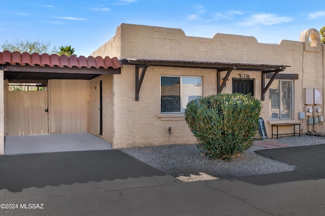 view of front of house featuring a carport