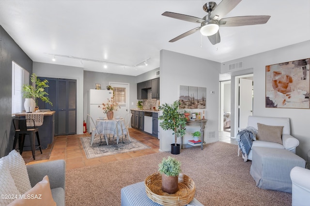 carpeted living room featuring ceiling fan