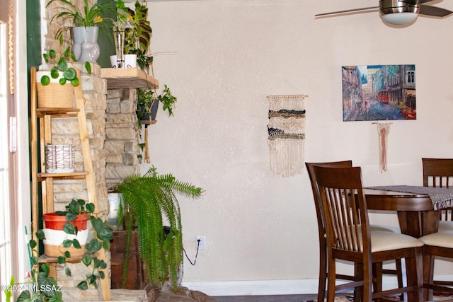 dining room with ceiling fan