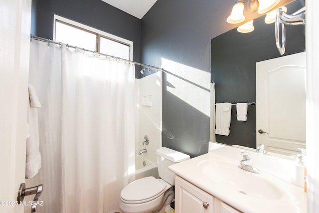 full bathroom featuring shower / tub combo with curtain, vanity, and toilet