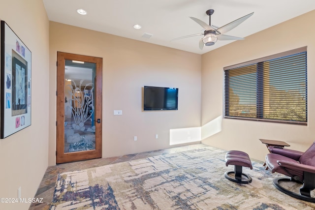 sitting room with ceiling fan