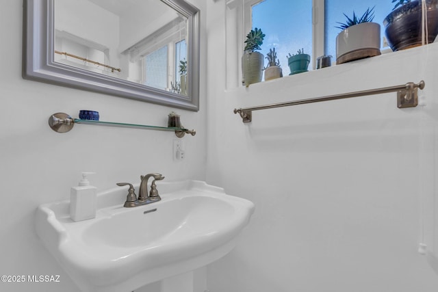 bathroom featuring sink