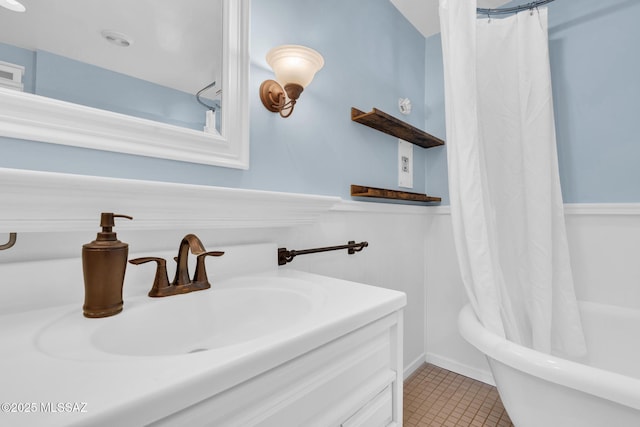 bathroom with shower / bath combo with shower curtain and sink