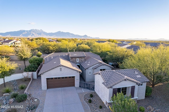 birds eye view of property featuring a mountain view