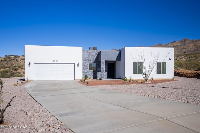 view of front of property featuring a mountain view and a garage