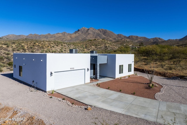 view of front of home with a mountain view