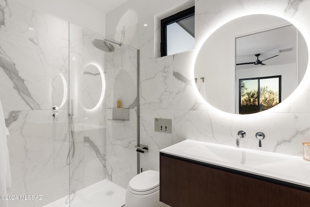 bathroom with vanity, toilet, ceiling fan, and a tile shower