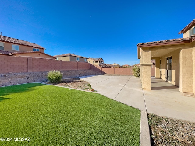 view of yard with a patio area