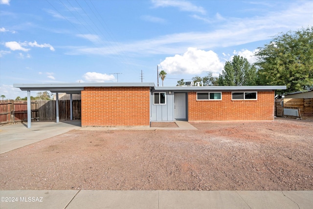 view of front facade featuring a carport