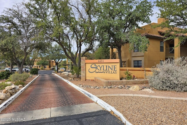 view of community / neighborhood sign