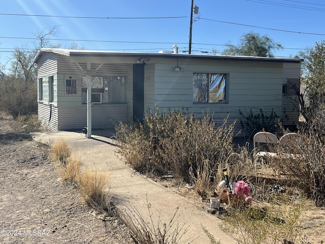 view of front of property