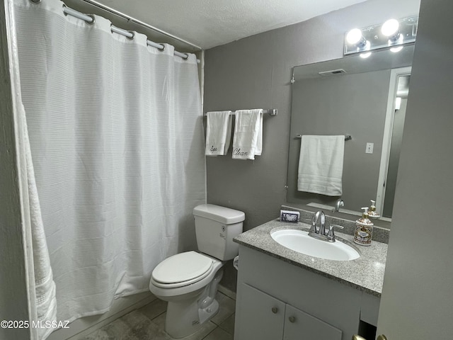 full bath featuring tile patterned floors, toilet, a textured ceiling, a shower with shower curtain, and vanity