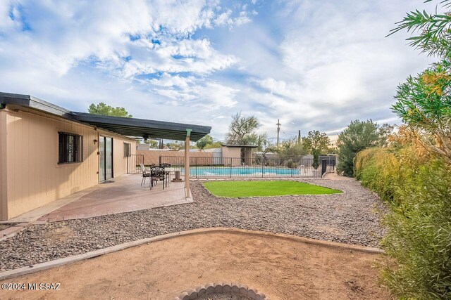 view of front facade with a carport