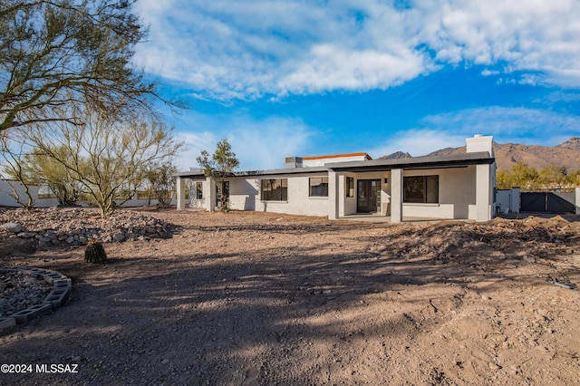 view of front of house featuring a mountain view