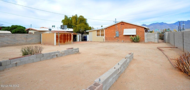 view of yard featuring a mountain view and a storage shed