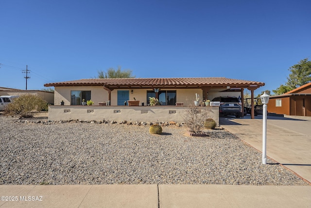 view of front facade featuring a carport