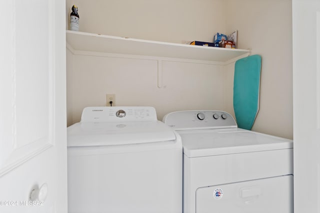 laundry room with washing machine and dryer