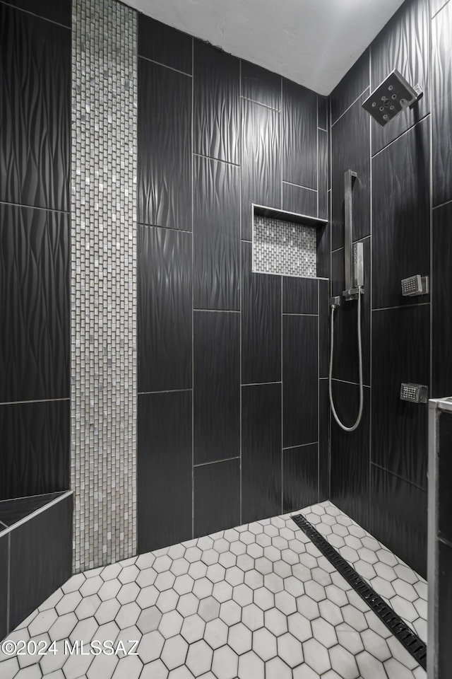 bathroom featuring tiled shower